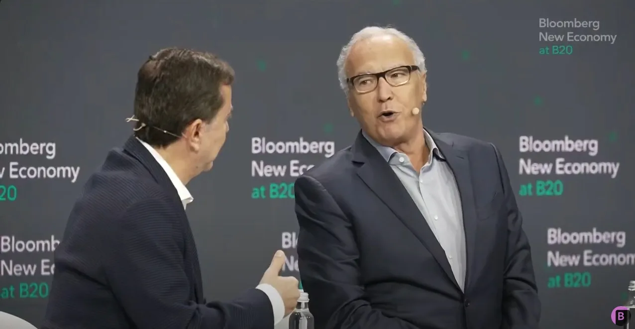 Nizan Guanaes e Fábio Coelho batem boca em evento da Bloomberg em São Paulo