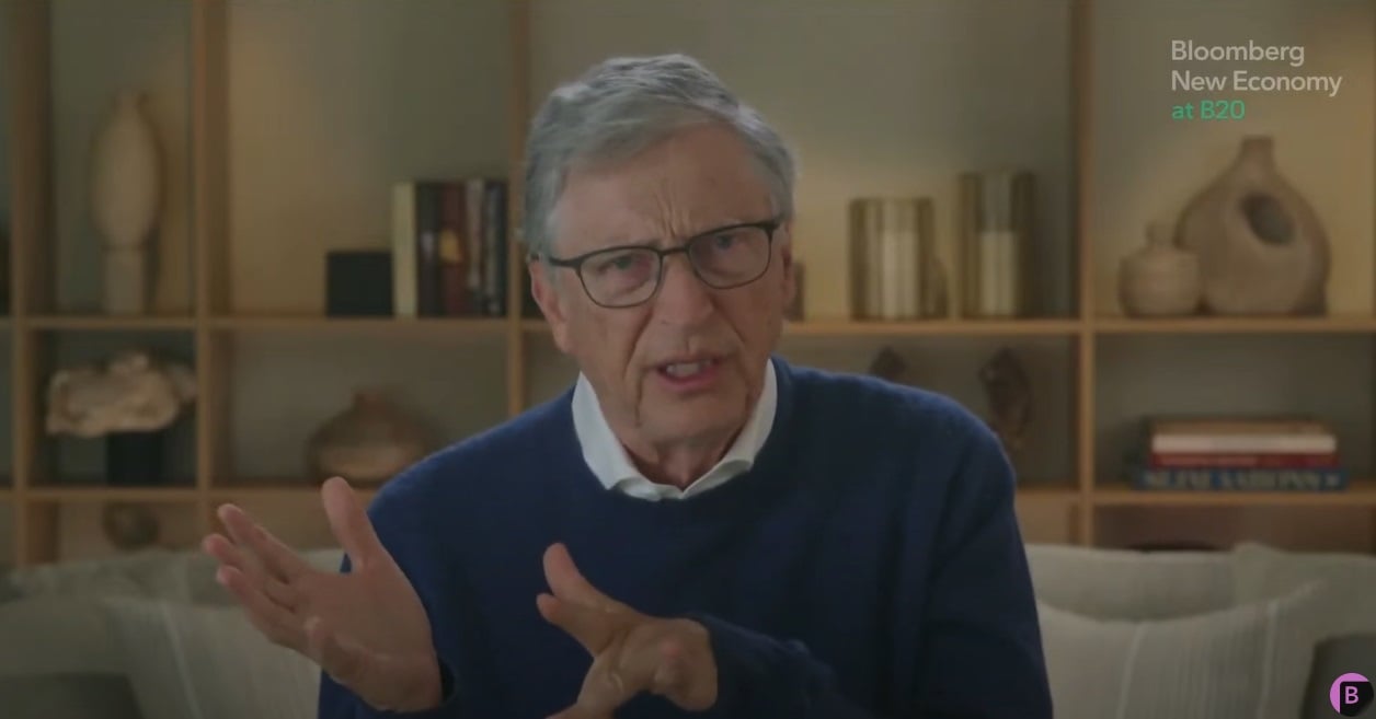 Bill Gates durante o Bloomberg New Economy