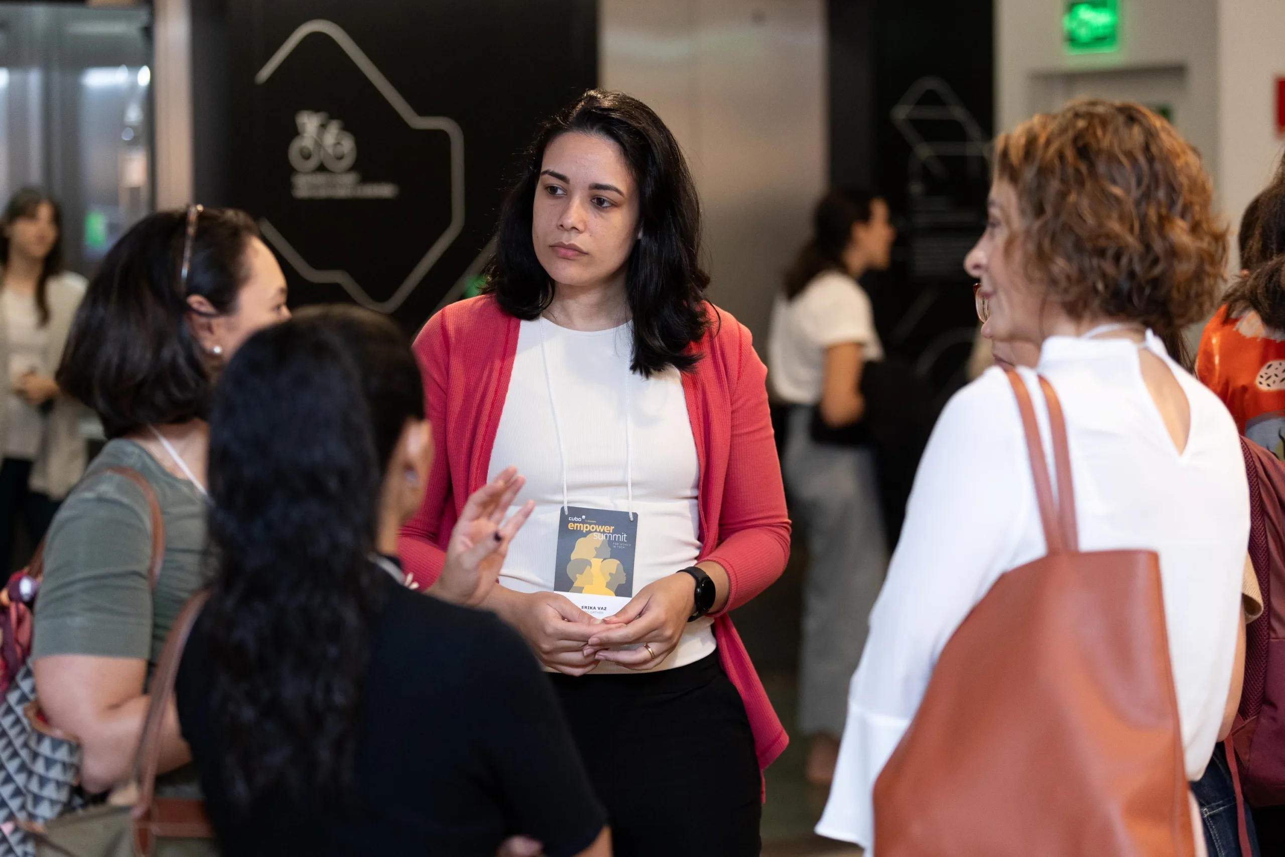 Erika Vaz, founder da to.gather, durante o “Empower Summit: Women in Tech”, no Cubo. Foto: Divulgação