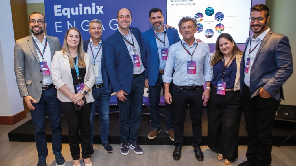 Equipe da Equinix no Engage (da esq. para dir.: Dante Machado (Sales Director – Dell) Daniela Sardou (Manager, Mid-Market Sales), Giorgio Solari (VP, Sales, Latam), Rodrigo Guerrero (Senior Director, Sales), Alexandre Nunes (Sales Director), Eduardo Carvalho (Presidente, Latam), Viviane Menezes (Senior Director, Product Management), João Batista (Segment Marketing, Manager).