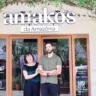 Fundadores da Amakos: Soon Hee Han e Yuri Han