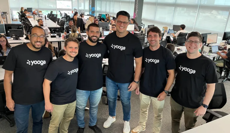 Founders da Yooga (o CEO Vinicius ao centro) e da Kuppi juntos na sede da Yooga em Vitória/ES | Divulgação