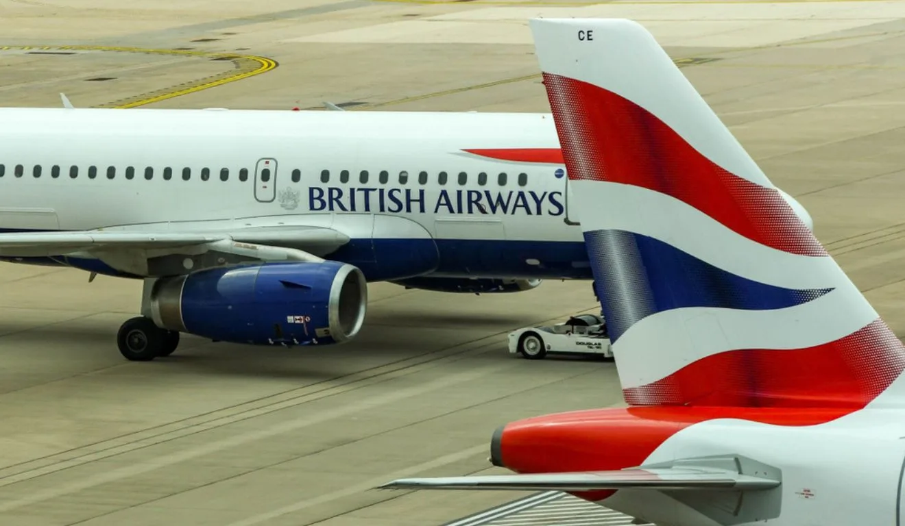 Aeronaves da British Airways no Aeroporto de Gatwick, em Londres.