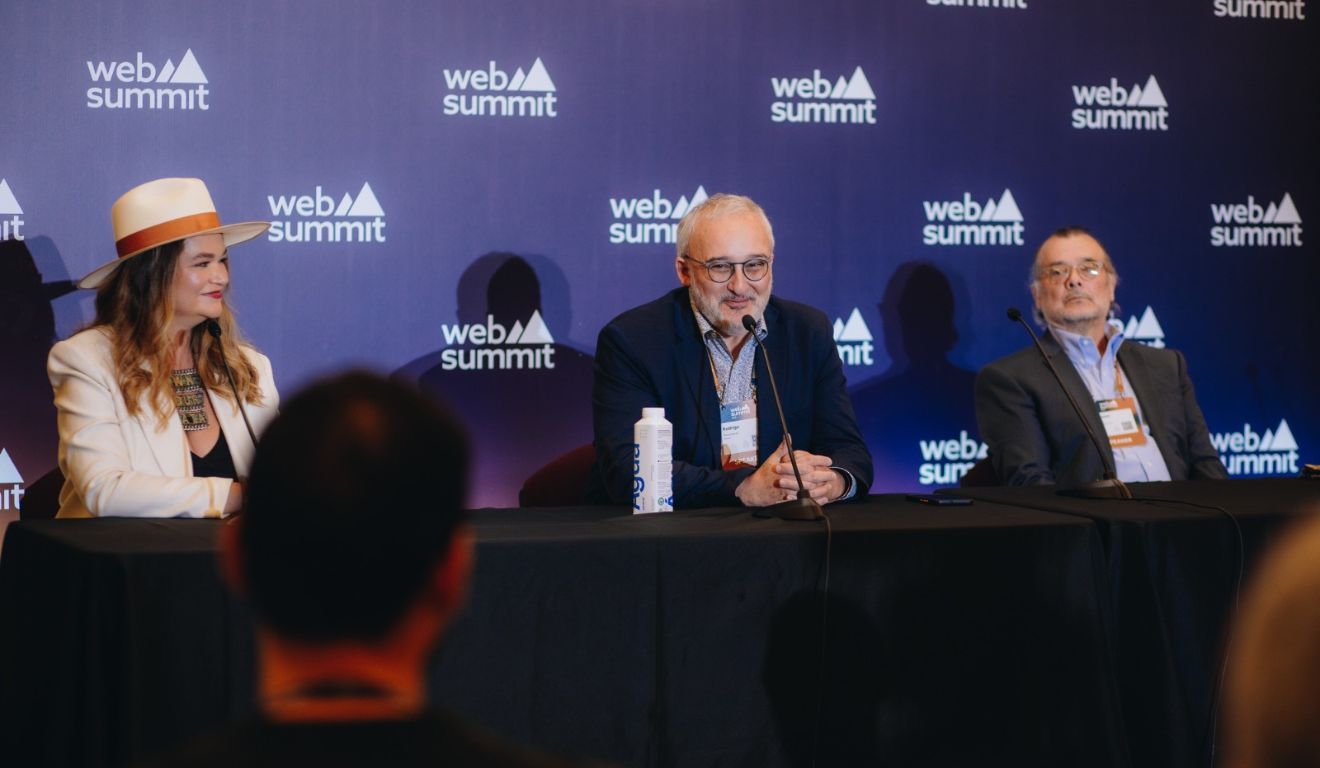 Representantes da Drumwave e Dataprev em coletiva de imprensa no Web Summit Rio 2025