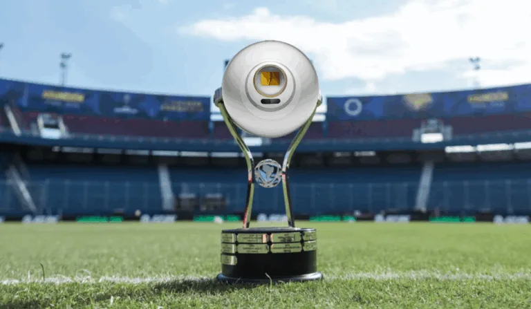 Taça da Conmebol Sudamericana com a Orb, câmera da World ID | Foto: Divulgação Conmebol