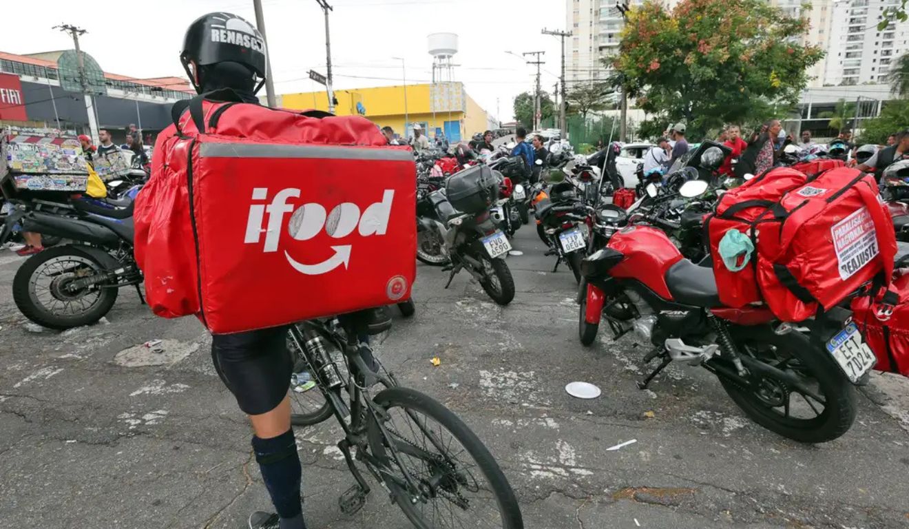 Entregadores de aplicativos de delivery em greve fazem manifestação em frente à sede do iFood em Osasco (31/03/2025) | Foto Paulo Pinto / Agência Brasil