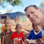 Eduardo Lins, autor do livro 'Inquietação Empreendedora', durante voluntariado