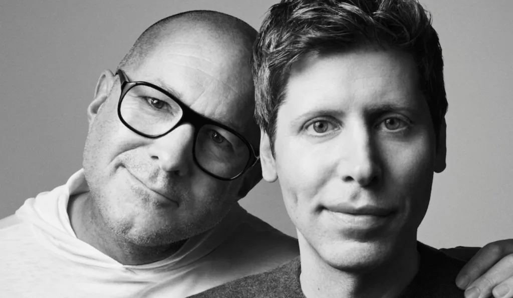 Fotografia de Sam Altman, da OpenAI, com Jony Ive, divulgada pela dona do ChatGPT Fotografia de Sam Altman, da OpenAI, com Jony Ive, divulgada pela dona do ChatGPT