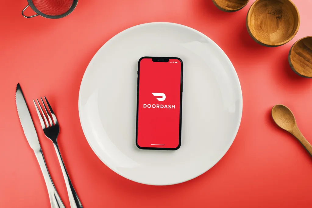 DoorDash compra Deliveroo e SevenRooms | Foto: Shutterstock