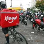 Entregadores de aplicativos de delivery em greve fazem manifestação em frente à sede do iFood em Osasco (31/03/2025) | Foto Paulo Pinto / Agência Brasil