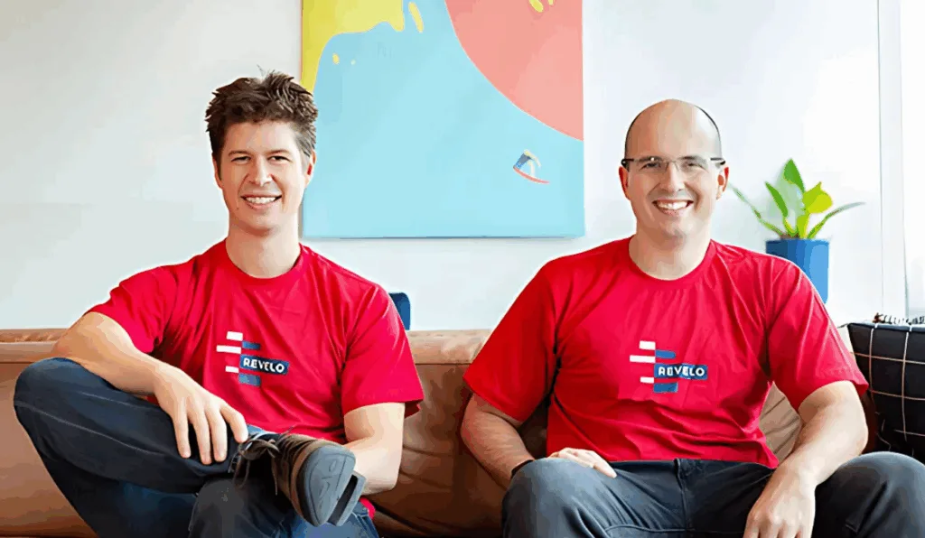 Lachlan de Crespigny e Lucas Mendes, fundadores da Revelo | Foto: divulgação
