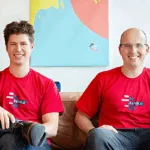 Lachlan de Crespigny e Lucas Mendes, fundadores da Revelo | Foto: divulgação