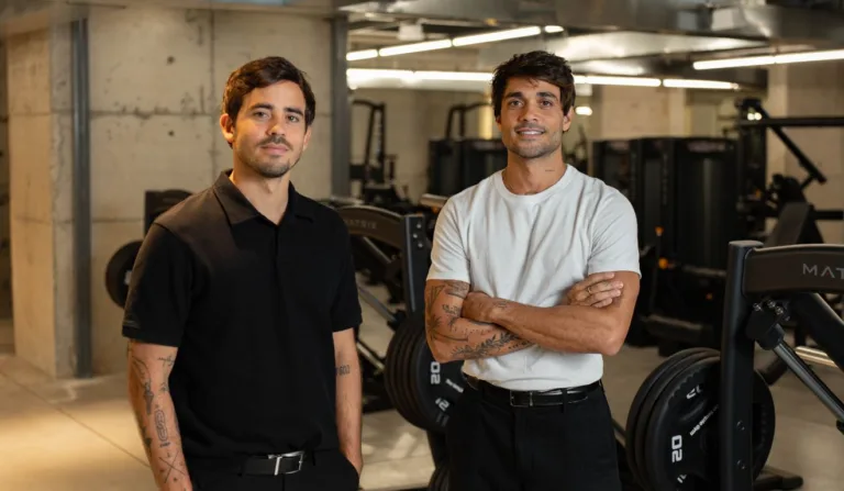 Os irmãos Gustavo e Gabriel Rodrigues, fundadores da The Simple Gym