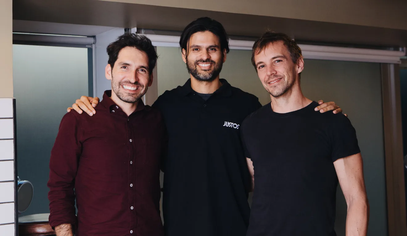 Jorge Soto Moreno, Dhaval Chadha e Antonio Molins, fundadores da Justos | Foto: divulgação Jorge Soto Moreno, Dhaval Chadha e Antonio Molins, fundadores da Justos | Foto: divulgação