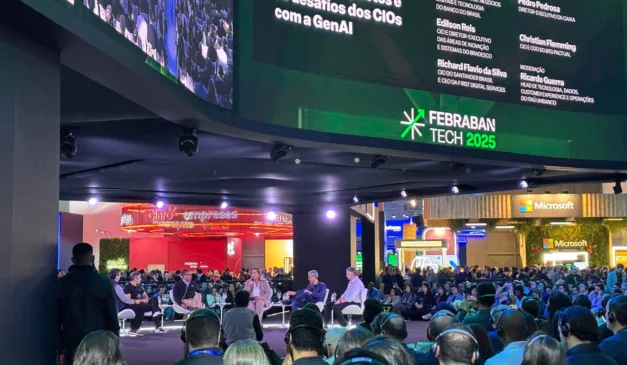 Ricardo Guerra (Itaú Unibanco), Pedro Pedrosa (Caixa), Edilson Reis (Bradesco), Marisa Reghini (Banco do Brasil), Richard Flavio Silva (Santander Brasil) e Christian Flemming (BTG Pactual), durante a palestra 'Avanços, impactos e os desafios dos CIOs com a GenAI' Ricardo Guerra (Itaú Unibanco), Pedro Pedrosa (Caixa), Edilson Reis (Bradesco), Marisa Reghini (Banco do Brasil), Richard Flavio Silva (Santander Brasil) e Christian Flemming (BTG Pactual), durante a palestra 'Avanços, impactos e os desafios dos CIOs com a GenAI'