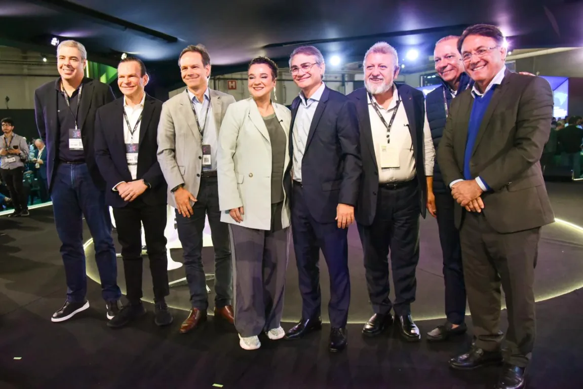 Milton Maluhy Filho (Itaú Unibanco), Roberto Sallouti (BTG Pactual), Mario Leão (Santander Brasil), Tarciana Medeiros (Banco do Brasil),  Isaac Sidney (Febraban), Carlos Vieira (Caixa), Marcelo Noronha (Bradesco) e João Borges (Febraban)
