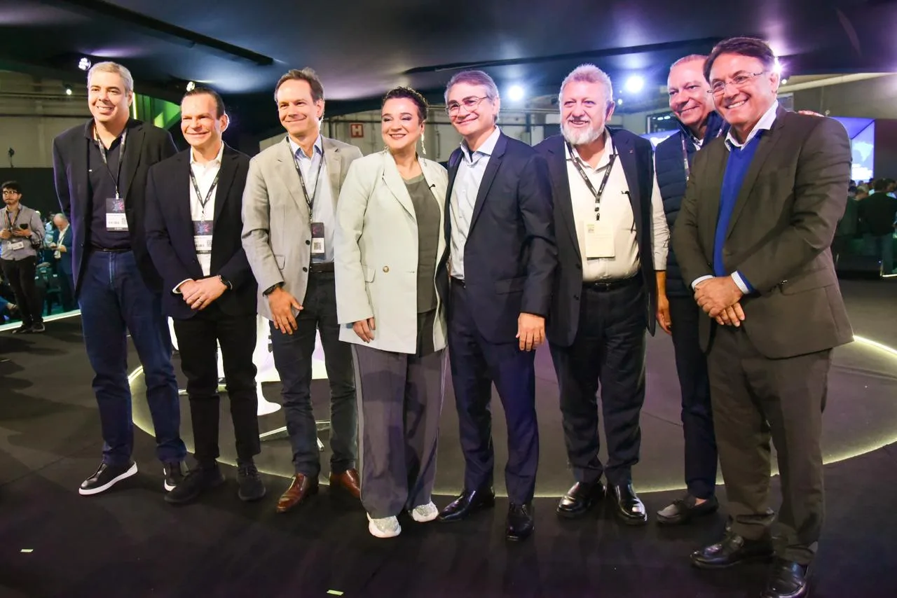 Milton Maluhy Filho (Itaú Unibanco), Roberto Sallouti (BTG Pactual), Mario Leão (Santander Brasil), Tarciana Medeiros (Banco do Brasil),  Isaac Sidney (Febraban), Carlos Vieira (Caixa), Marcelo Noronha (Bradesco) e João Borges (Febraban)