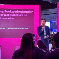 Neo Gong, diretor sênior de soluções da Huawei Digital Finance BU, durante apresentação no Febraban Tech 2025