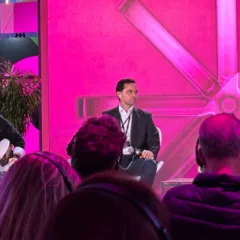 Antonio Eduardo Nascimento (Dimensa), Chris Garman (Eurasia Group) e Rodrigo Nardoni (B3) em palestra durante o Febraban Tech 2025