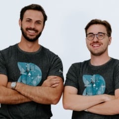 Victor Dellorto, CEO e co-founder, ao lado de Lucas Braum, CTO e co-founder da Deskfy