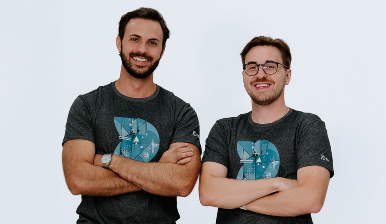 Victor Dellorto, CEO e co-founder, ao lado de Lucas Braum, CTO e co-founder da Deskfy