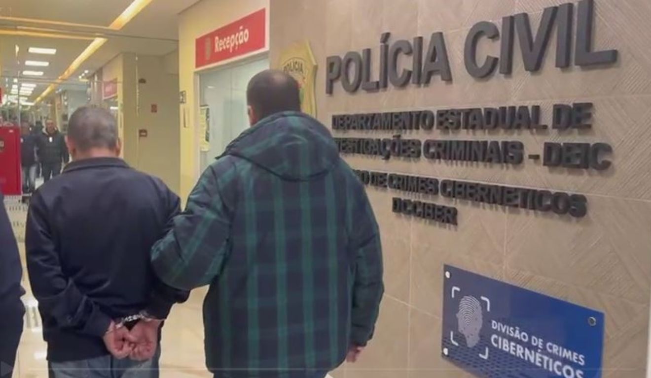 A prisão do suspeito, de 48 anos, ocorreu na casa dele, na região de Taipas, zona norte de São Paulo | Foto: Polícia Civil SP