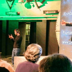 Peter Diamandis, durante palestra no Instituto Caldeira, em Porto Alegre | Foto: Startups