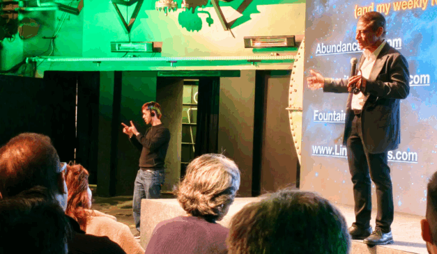 Peter Diamandis, durante palestra no Instituto Caldeira, em Porto Alegre | Foto: Startups