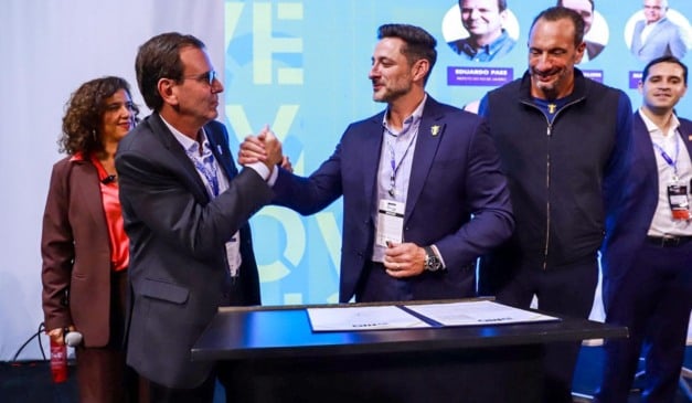 O prefeito do Rio, Eduardo Paes, e Alexandre Maioral, presidente da Oracle Brasil | Foto: Marco Antônio - Prefeitura do Rio