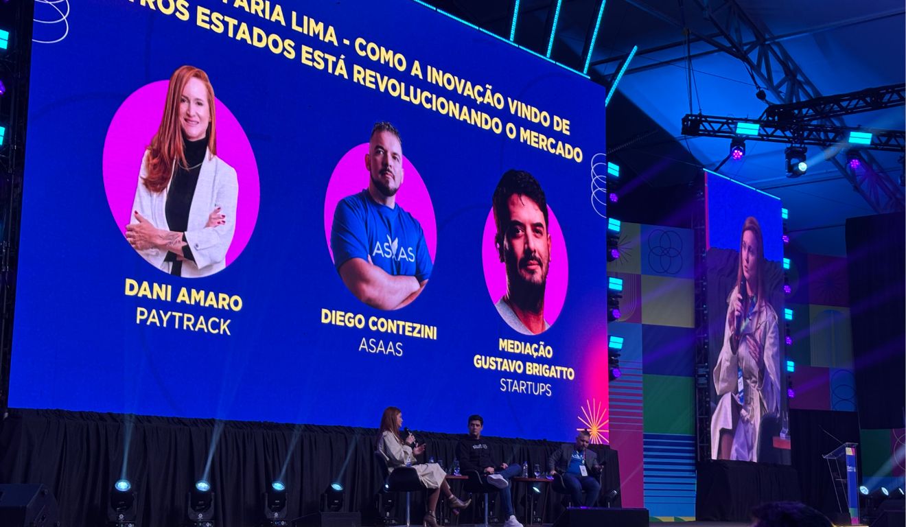 Painel contou com a mediação de Gustavo Brigatto, CEO do Startups, e a participação de Daniele Amaro, cofundadora da Paytrack, e Diego Contezini, cofundador e CEO do Asaas