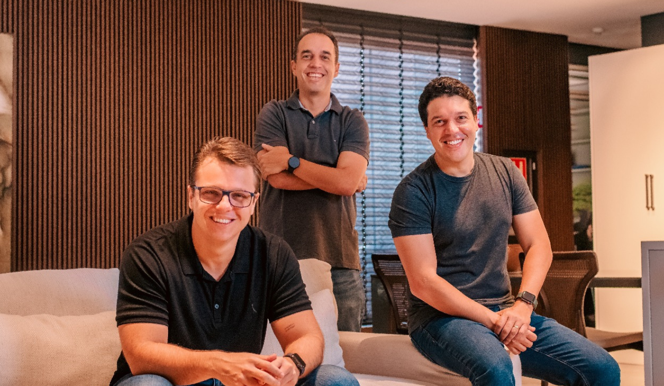 Gabriel Manzano (CTO), Toninho Garcez (COO) e Fábio Garcez (CEO), fundadores da CV CRM | Foto: divulgação