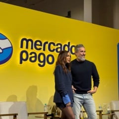 Anitta e Marcos Mion durante o Mercado Livre Experience 2025