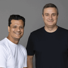Juliano Tubino (à esq.), CEO do grupo Alun, e Junior Borneli, CEO e fundador da StartSe