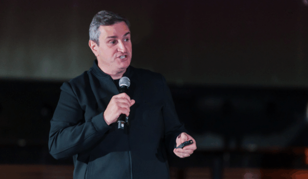 Junior Borneli, da StartSe, durante o Zoop Summit 2025 | Foto: divulgação