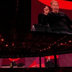 Larry Ellison em apresentação durante o AI World de 2025