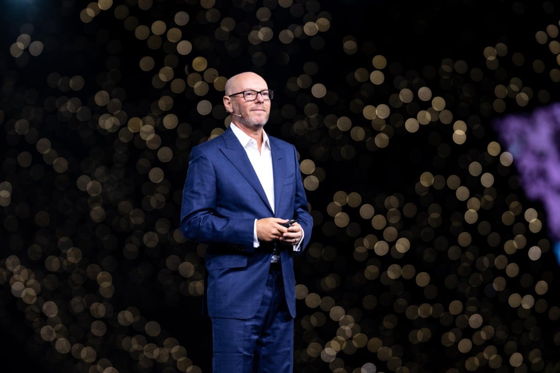 Evan Goldberg, fundador e EVP da NetSuite, no palco do SuiteWorld 2025 | Foto: divulgação Evan Goldberg, fundador e EVP da NetSuite, no palco do SuiteWorld 2025 | Foto: divulgação