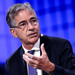 Luis Fernandes, vice-ministro do MCTI, no palco do Web Summit Lisboa | Foto: divulgação