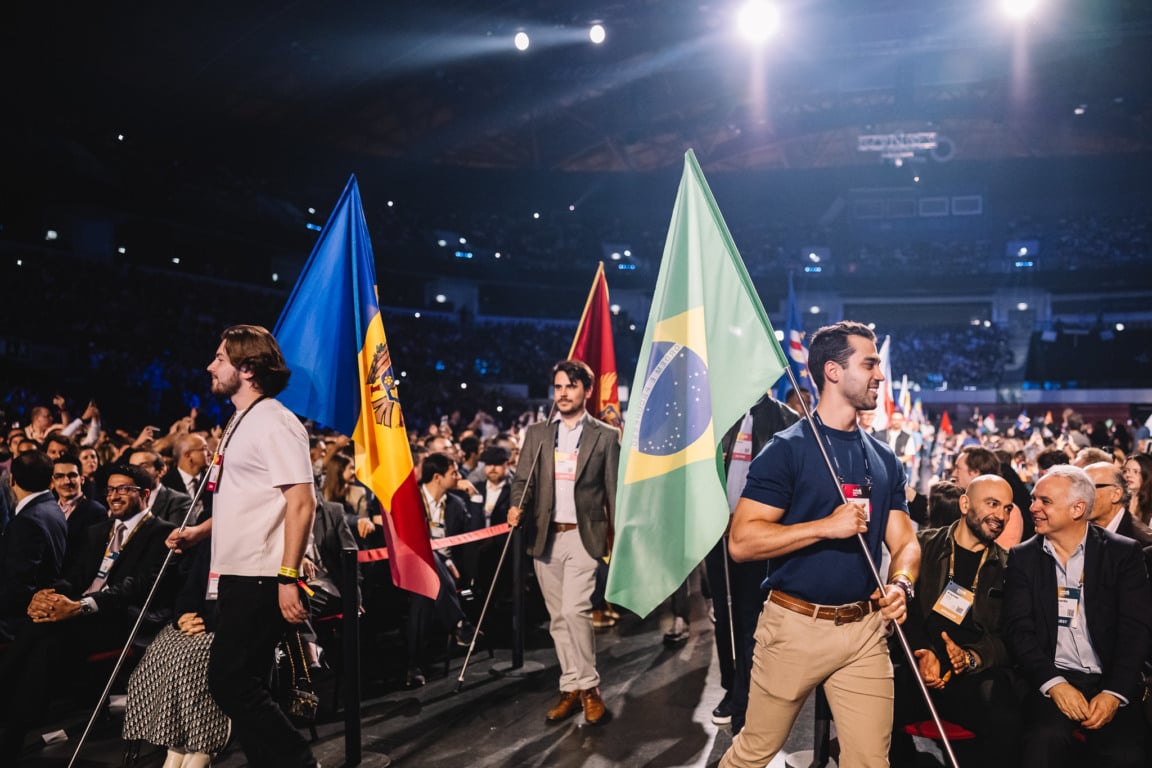 Brasil no "desfile de países" na abertura do Web Summit 2025 | Foto: divulgação