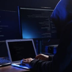 DOJ reforça que empresas americanas precisam fortalecer processos de verificação de identidade, especialmente em modelos de trabalho remoto | Foto: Canva