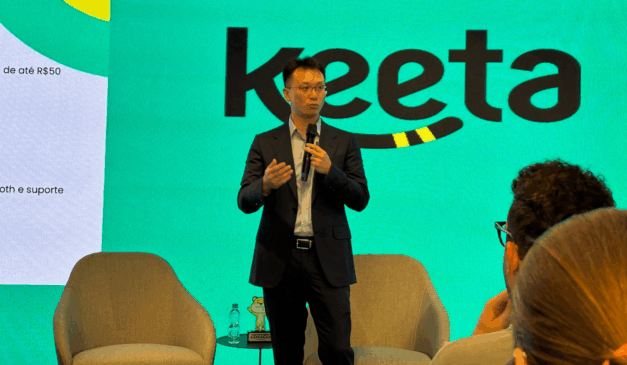 Tony Qiu, presidente de operações internacionais da Keeta, durante coletiva com a imprensa