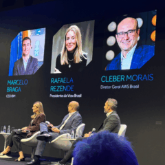 Executivos da IBM, Vtex Brasil, AWS Brasil e Experience Club reunidos durante o painel 'Techs em Foco: O futuro da tecnologia e dos negócios', realizado durante a primeira edição do Zoox Data Revolution