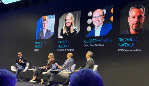 Executivos da IBM, Vtex Brasil, AWS Brasil e Experience Club reunidos durante o painel 'Techs em Foco: O futuro da tecnologia e dos negócios', realizado durante a primeira edição do Zoox Data Revolution