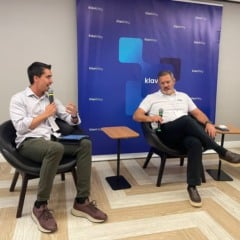 Bernardo Meirelles, head de vendas da klavi (à esq.) e Luiz Fernando Figueiredo, ex-BC, durante o klavi day em São Paulo