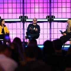 Pavlina Tcherneva, Cory Doctorow e Katie Collins no Web Summit 2025 em Lisboa | Foto: Divulgação