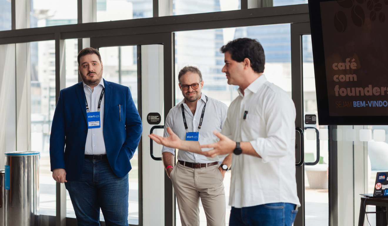Diego Peñas, Sócio da Nabarro & Pfeferman Advogados, ao lado de Thomas Pfeferman, também sócio, e Gustavo Brigatto, fundador do Startups (Foto: Ana Dvoranen)