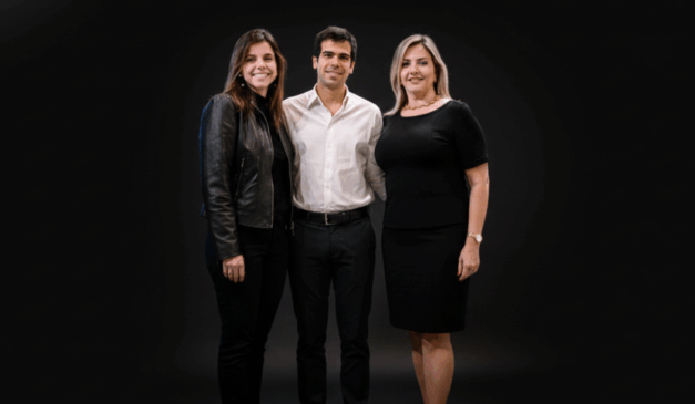 Vanessa Salles, CRO, ao lado de Fernando Wolff, CEO, e Tereza Santos, COO da Tech for Humans