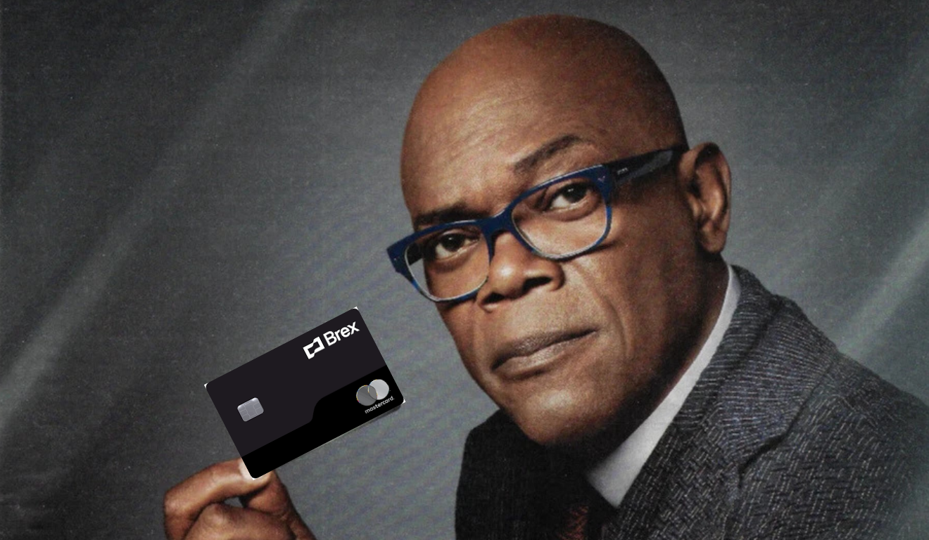 Samuel L. Jackson, "garoto propaganda" do Capital One, com o cartão da Brex | Foto: Startups/divulgação Samuel L. Jackson, "garoto propaganda" do Capital One, com o cartão da Brex | Foto: Startups/divulgação