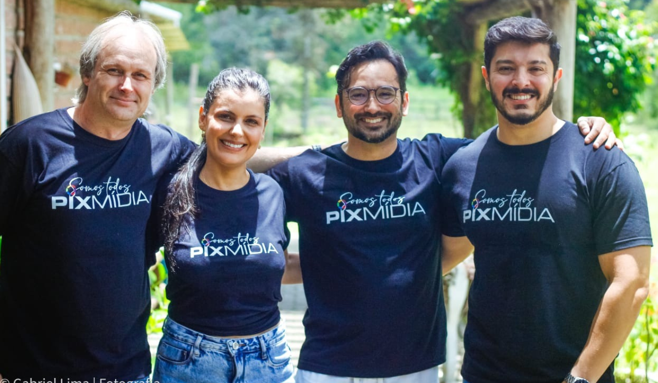 Cássio Hoffmann, Karine Santos, Hugo Ferreira e Renan Kreling, da Pix Mídia | Foto: divulgação Cássio Hoffmann, Karine Santos, Hugo Ferreira e Renan Kreling, da Pix Mídia | Foto: divulgação