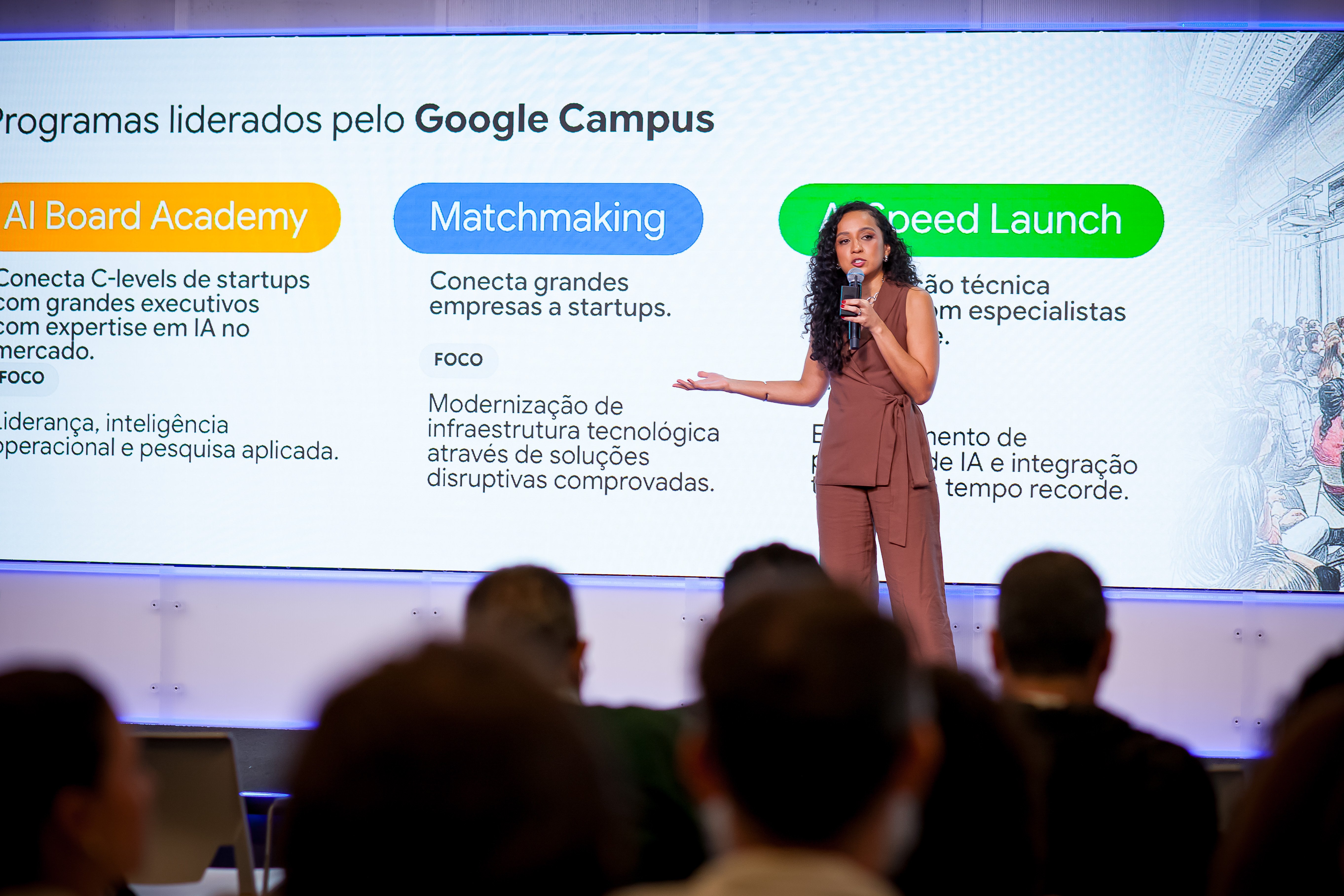 Thais Melendez, gerente de programas do Google Campus, apresenta as iniciativas para 2026 durante evento em São Paulo