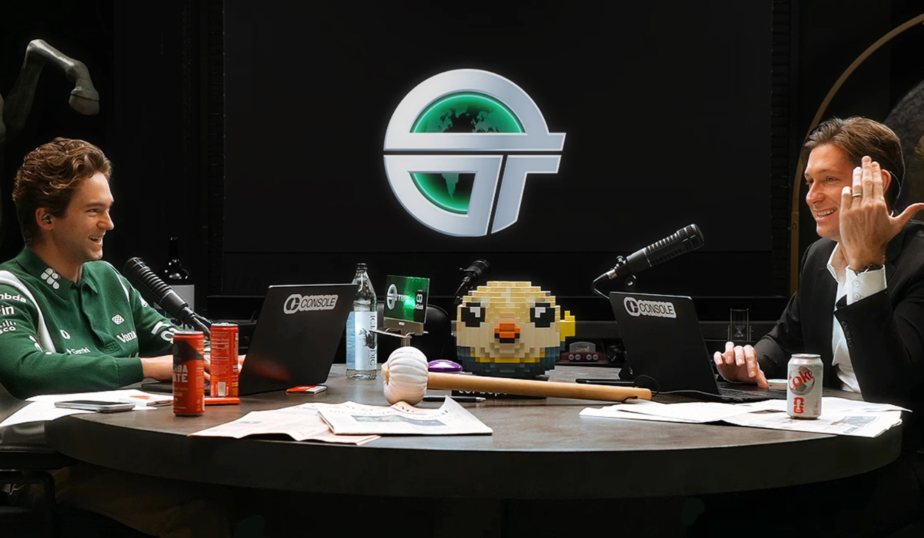 Jordi Hays e John Coogan no set do TBPN | Foto: divulgação